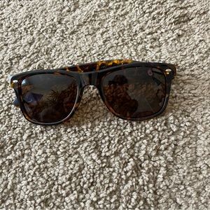 ✨10 for $10✨ Polarized Damaged Leopard sunglasses